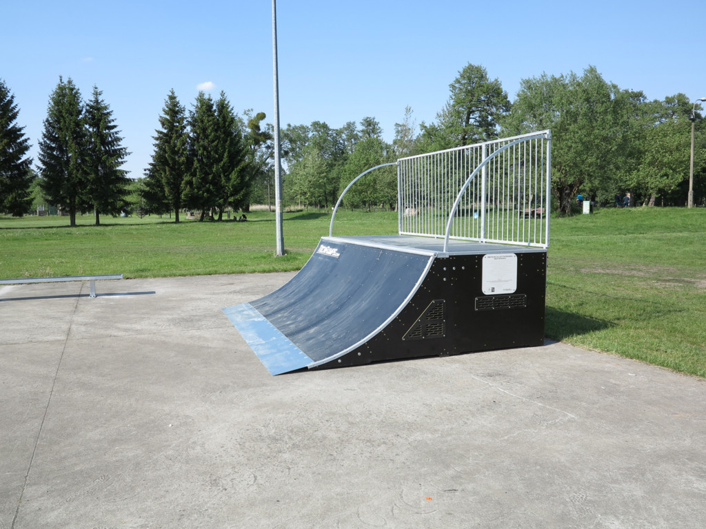 Quarter pipe z matą Rampline